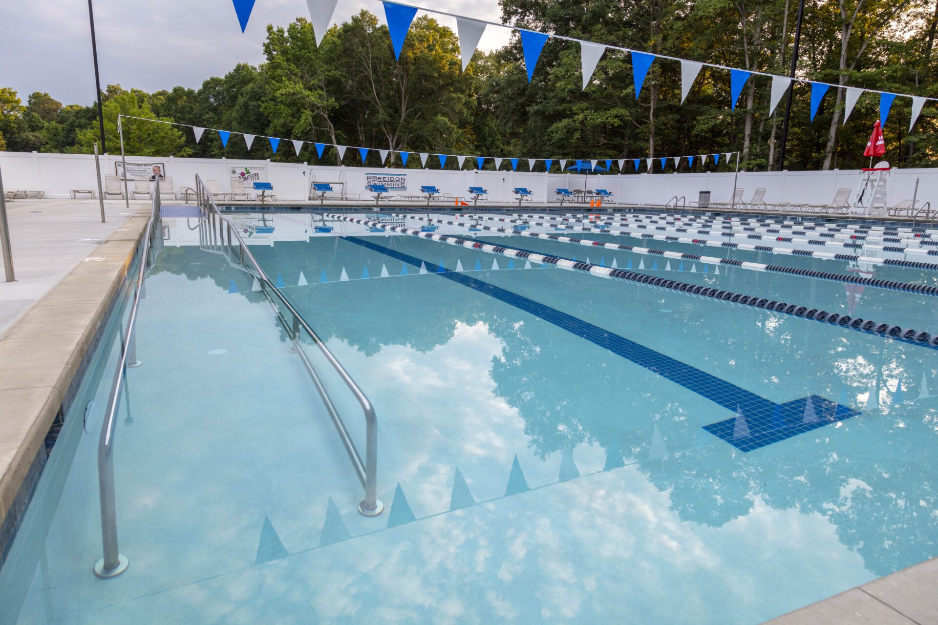 6 Woodlake Community Pool Complex